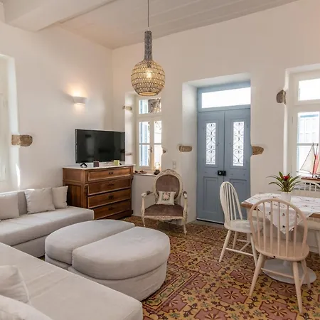Cycladic House In The Heart Of Tinos City Exterior photo