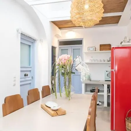 Cycladic House In The Heart Of Tinos City Exterior photo
