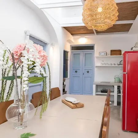 Cycladic House In The Heart Of Tinos City Exterior photo