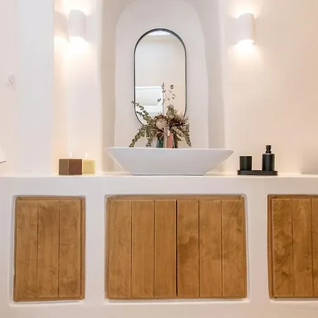 Cycladic House In The Heart Of Tinos City Exterior photo