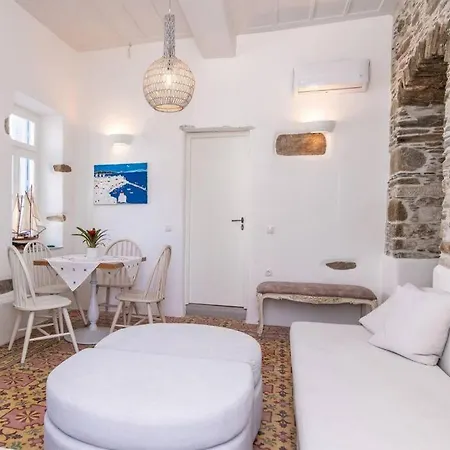 Cycladic House In The Heart Of Tinos City Exterior photo