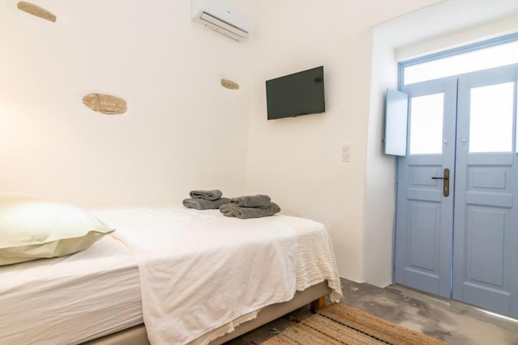 Cycladic House In The Heart Of Apartment Tinos
